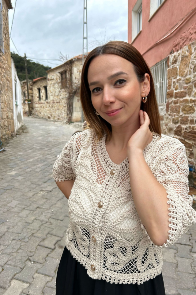 Tığ İşlemeli Naturel Hırka
