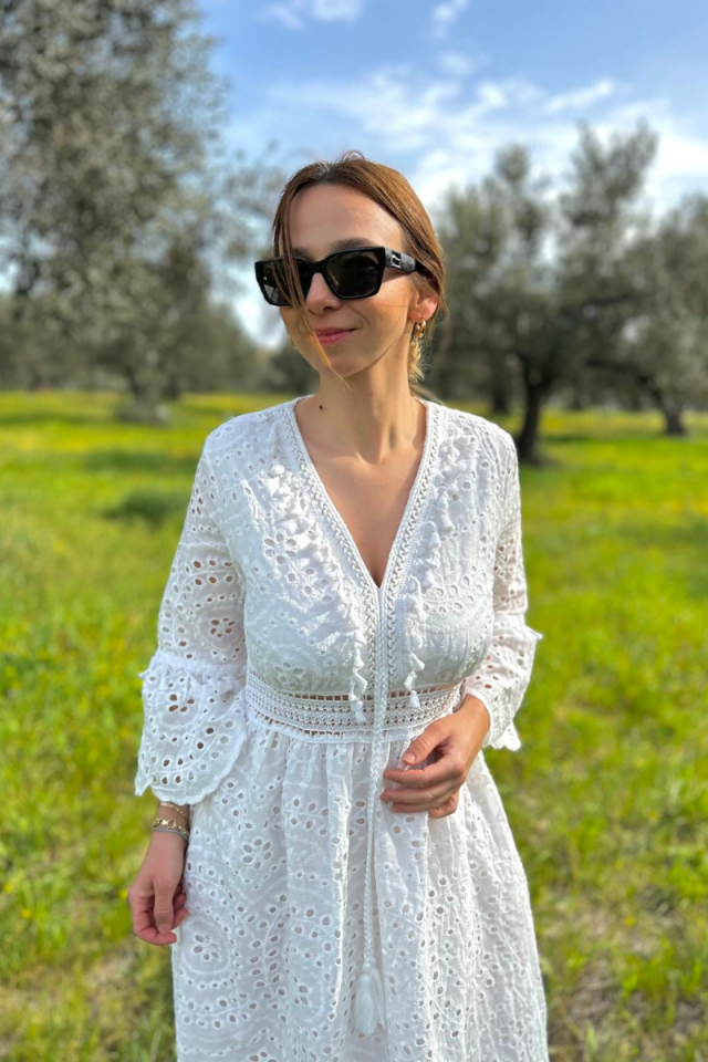 Beyaz Fistolu Kolda İspanyol Detaylı Uzun Elbise