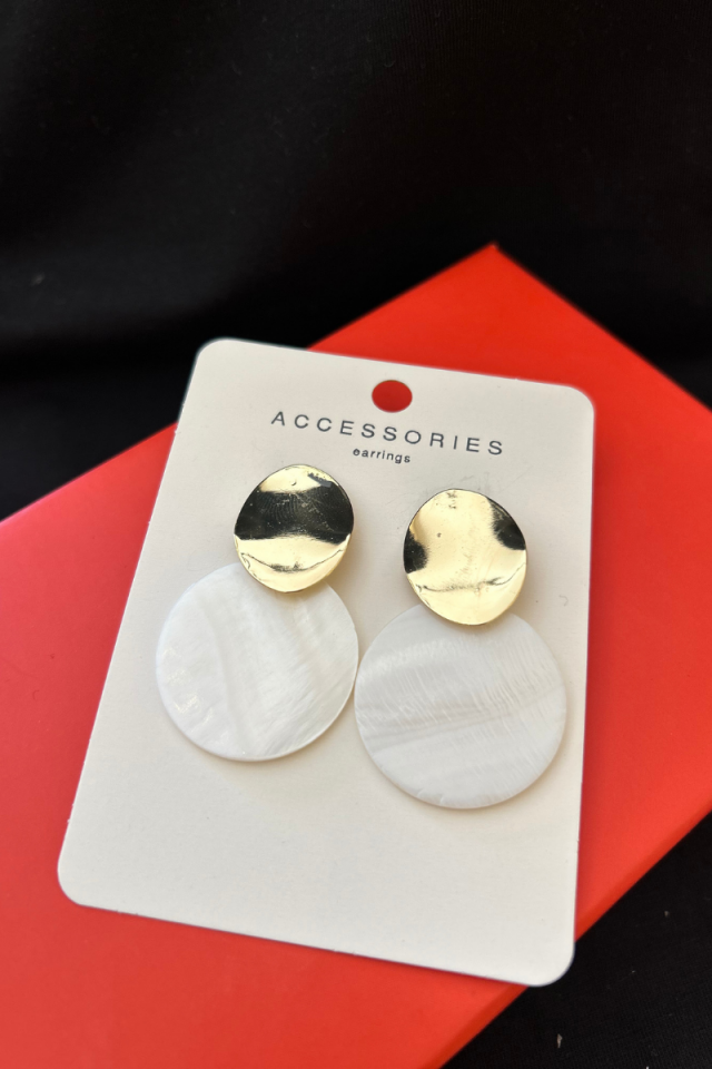 Altın - Beyaz Renk Sallanan Küpe