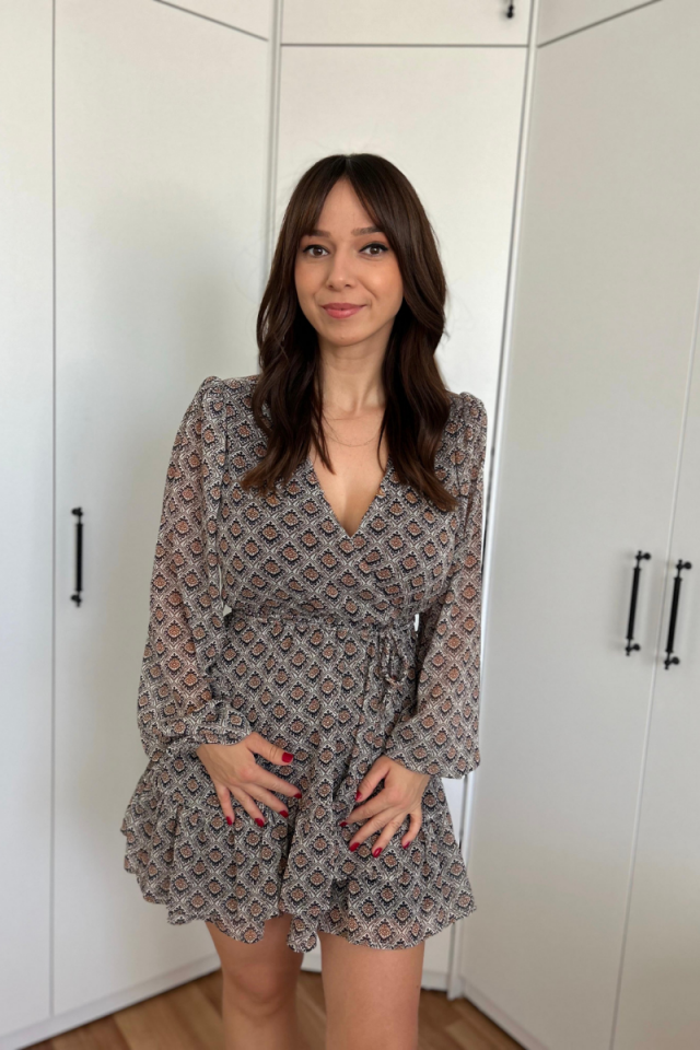 Desenli Şifon Kruvaze Yaka Mini Elbise