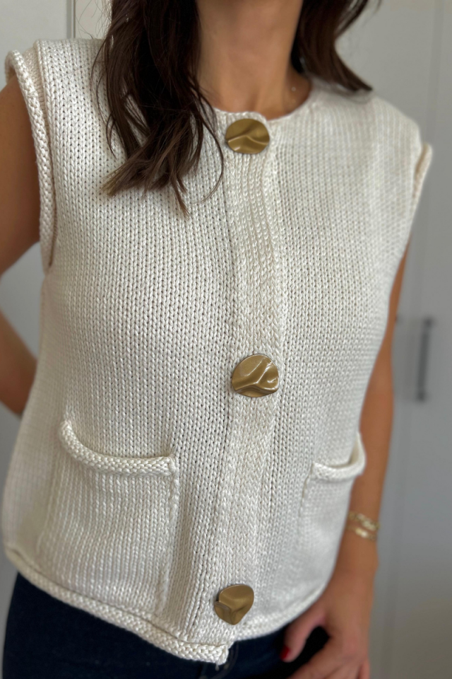 Gold Düğmeli Örgü Yelek Ekru