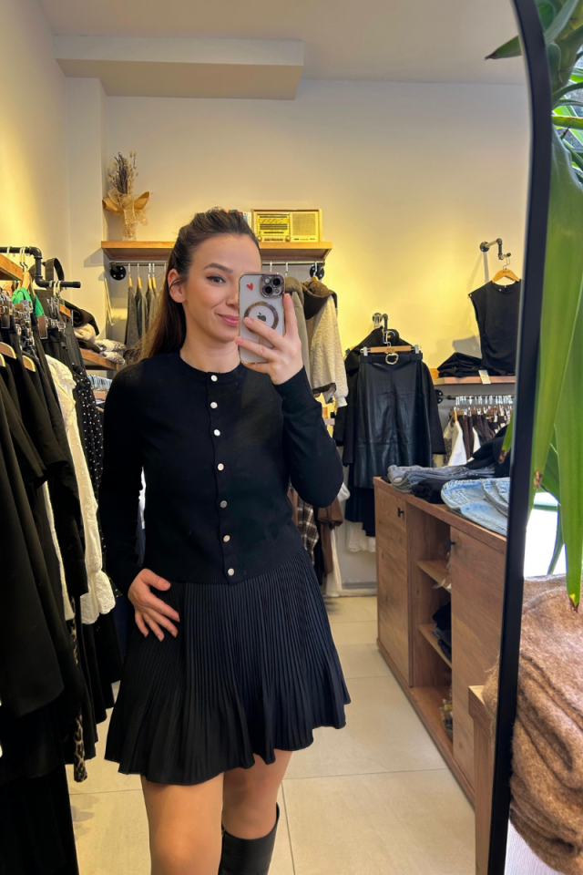 Önden Düğmeli Triko Hırka Siyah