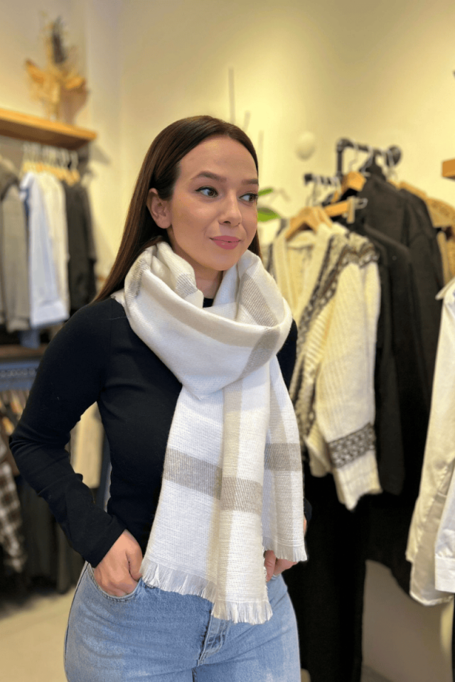 Yumoş Şal Atkı Krem Renk Kareli Desen