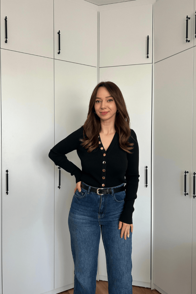 Gold Düğmeli Siyah Hırka