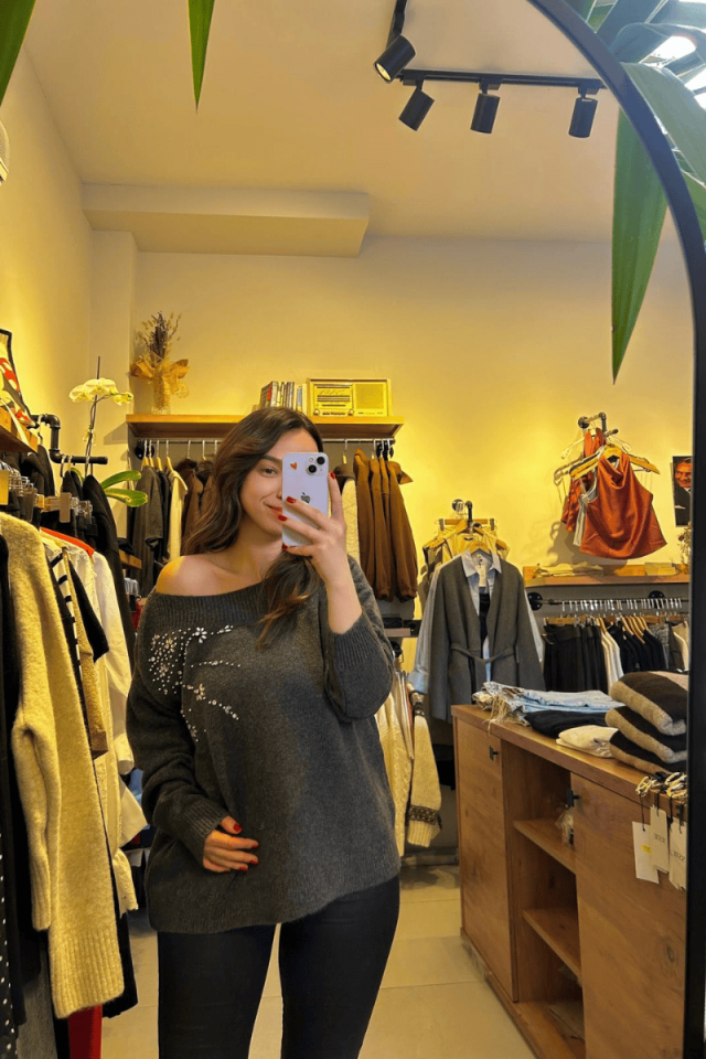 Taş Detaylı Düşük Omuz Gri Kazak